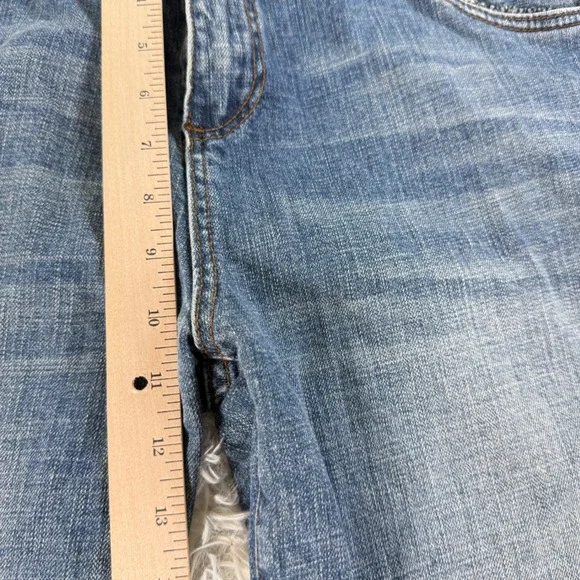 KUT From The Kloth Sophie Bermuda Distressed Denim Shorts Women's Size 16 Casual - Picture 6 of 12